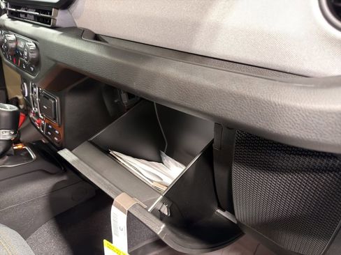 New 2025 Jeep Gladiator Willys image 16