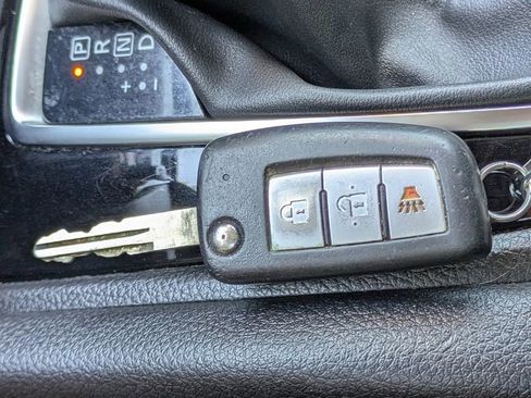 Used 2019 Nissan Rogue S w/ Special Edition Package FWD image 28