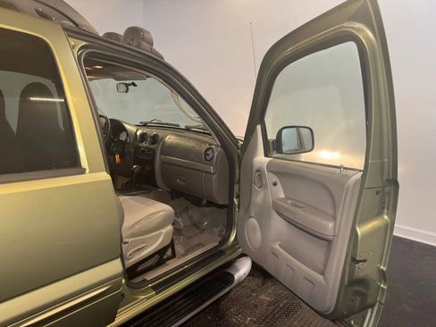 Used 2003 Jeep Liberty Renegade AWD/4WD image 20