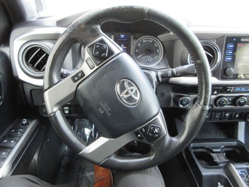 Used 2017 Toyota Tacoma Limited AWD/4WD image 36