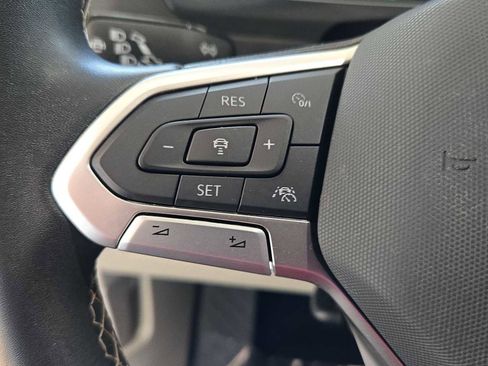 Used 2023 Volkswagen Tiguan SE w/ Panoramic Sunroof Package image 25