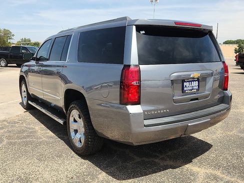 Used 2018 Chevrolet Suburban LT w/ LT Signature Package AWD/4WD image 2