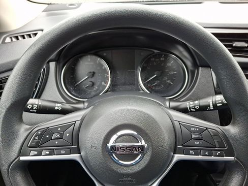 Used 2020 Nissan Rogue Sport S image 17