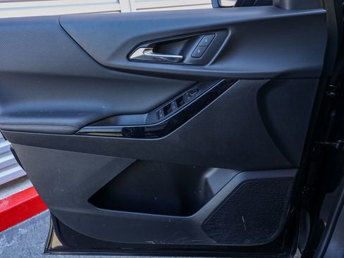 Used 2025 Chevrolet Equinox LT image 23