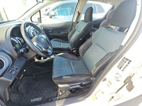 Used 2012 Toyota Yaris SE image 5