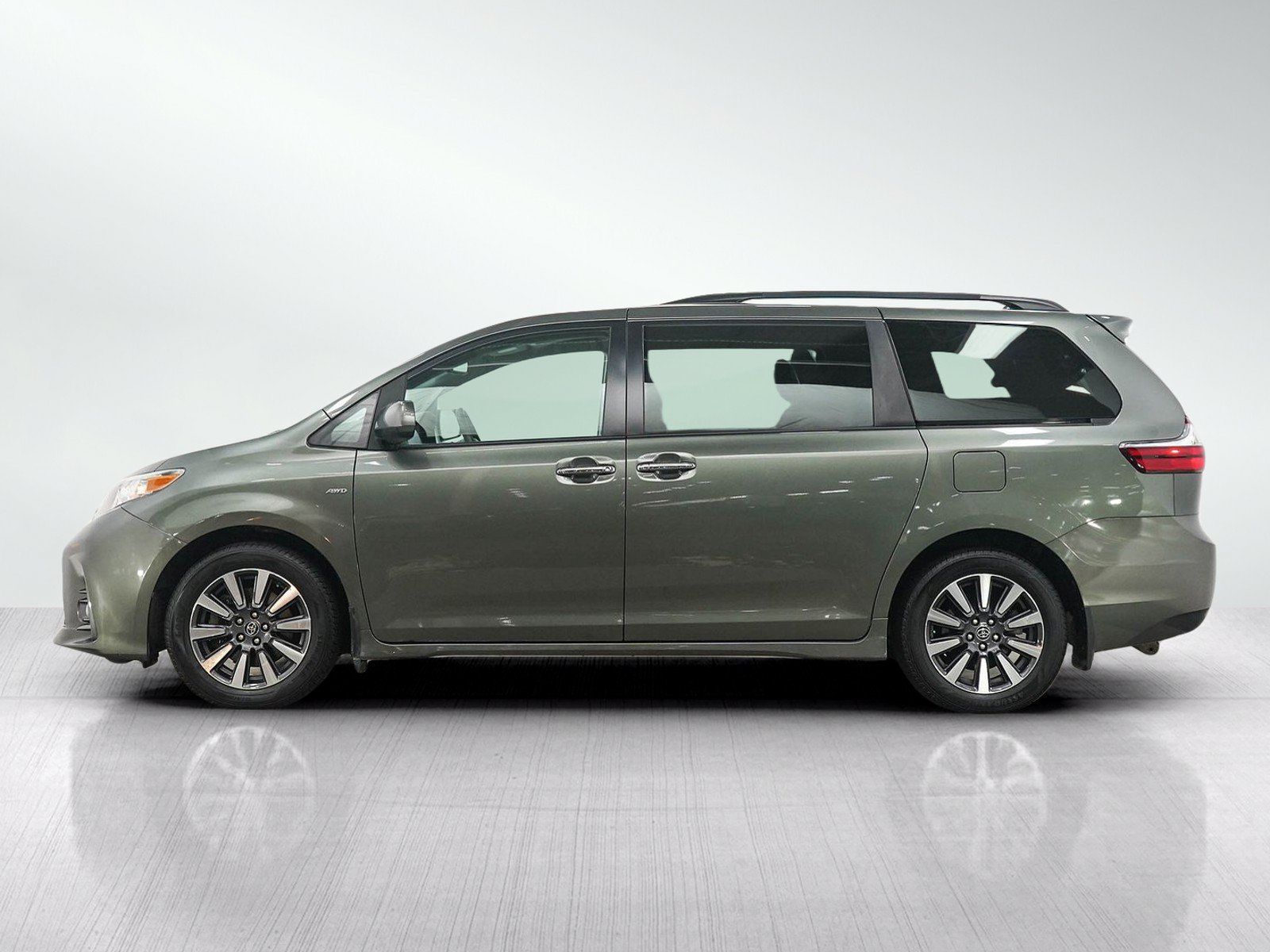 Used 2019 Toyota Sienna XLE Premium w/ Outdoor Package AWD/4WD image 2