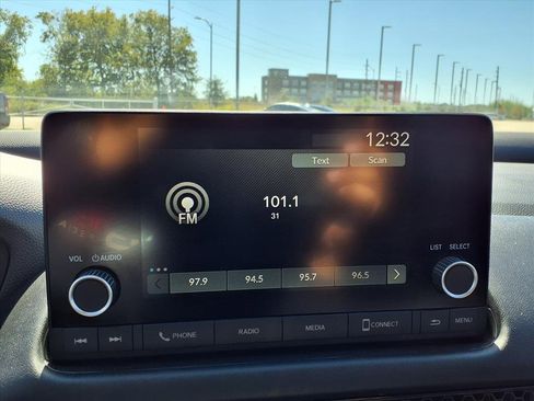 Used 2025 Honda HR-V LX image 11