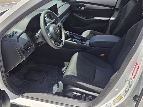 Certified 2025 Honda Accord SE image 9