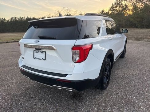 Used 2023 Ford Explorer XLT w/ Equipment Group 202A image 3