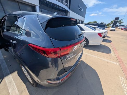 Used 2018 Kia Sportage LX FWD image 2