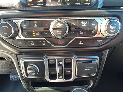 Used 2022 Jeep Wrangler Unlimited Sahara w/ Cold Weather Group image 19