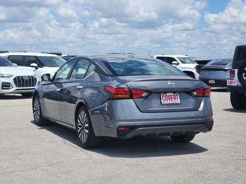 Used 2025 Nissan Altima 2.5 SV FWD image 5