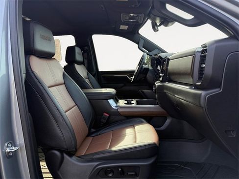 Used 2024 Chevrolet Silverado 3500 High Country w/ Technology Package image 15