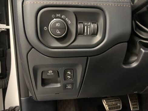 Certified 2025 RAM 1500 Tungsten w/ Off Road Group AWD/4WD image 27