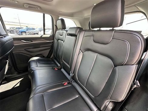 Used 2024 Jeep Grand Cherokee Limited image 19
