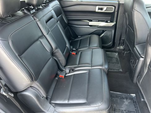 Used 2023 Ford Explorer XLT w/ Equipment Group 202A RWD image 11