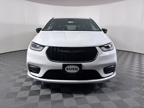 New 2026 Chrysler Pacifica Select FWD image 2
