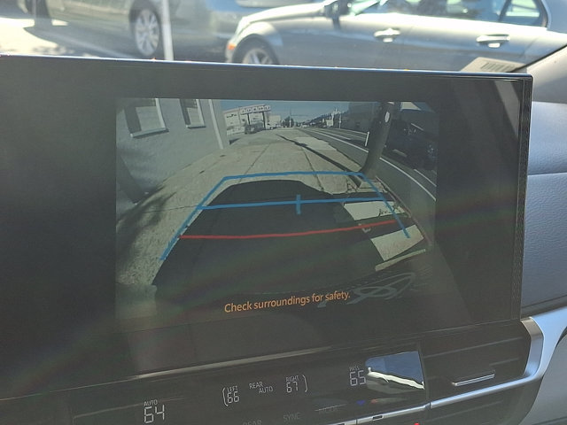 Certified 2025 Toyota Sienna XLE FWD image 21