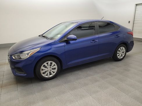 Used 2021 Hyundai Accent SE FWD image 2