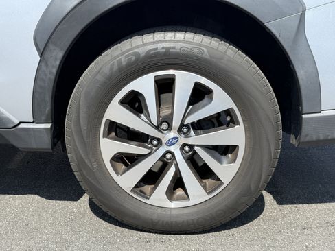 Used 2023 Subaru Outback Premium AWD/4WD image 8