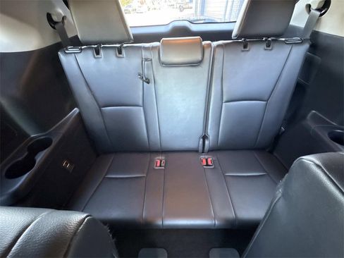 Used 2023 Toyota Highlander XLE image 19