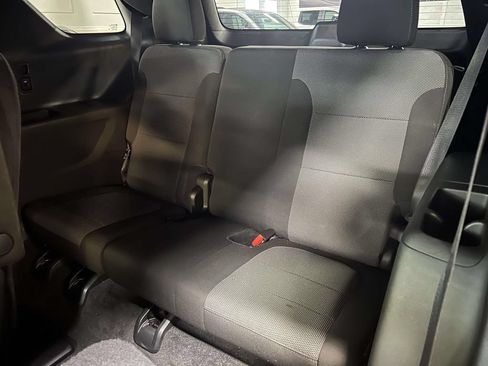 Used 2023 Chevrolet Traverse LT FWD image 11