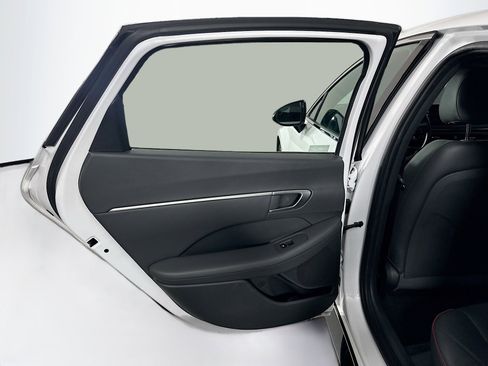 Used 2022 Hyundai Sonata SEL Plus w/ Preferred Accessory Package image 26