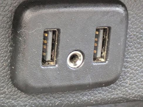 Used 2019 Chevrolet Traverse LT image 25