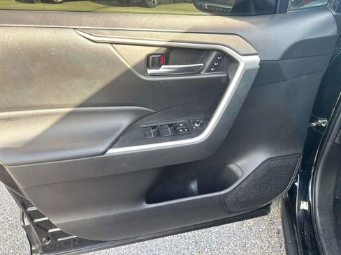 Used 2021 Toyota RAV4 XLE Premium image 18