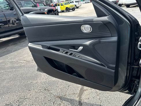 Used 2024 Hyundai Elantra SEL w/ Convenience Package FWD image 16