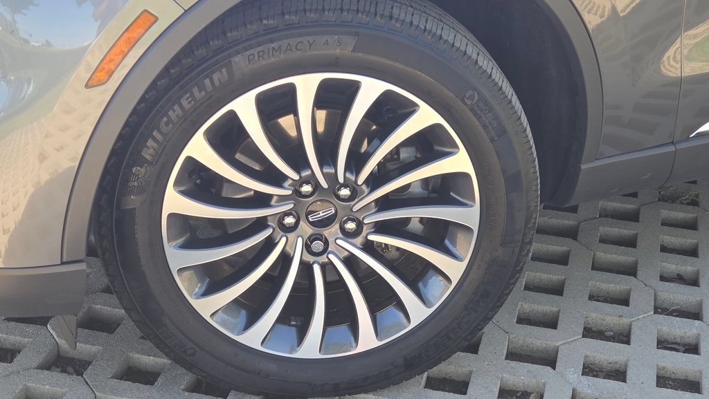 Used 2023 Lincoln Aviator AWD w/ Premium Package image 12