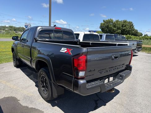 Used 2021 Toyota Tacoma SR w/ SX Package AWD/4WD image 5