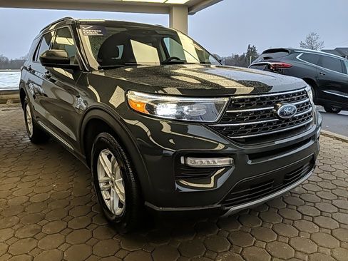 Used 2023 Ford Explorer XLT w/ Equipment Group 202A image 3