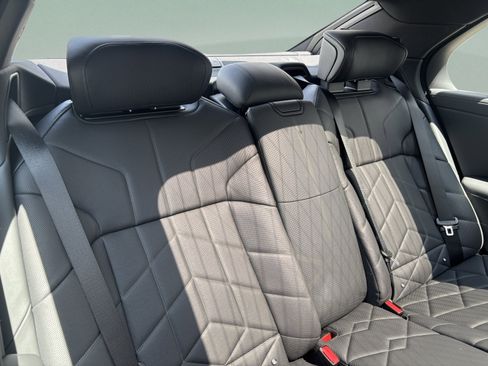 Used 2025 BMW i7 eDrive50 w/ M Sport Package RWD image 26