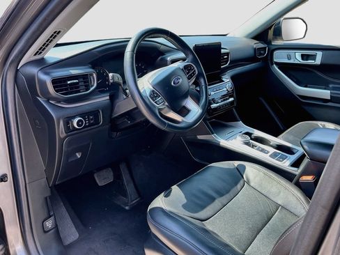Used 2023 Ford Explorer Limited RWD image 9