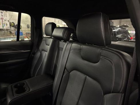 Used 2024 Jeep Grand Cherokee Limited AWD/4WD image 19