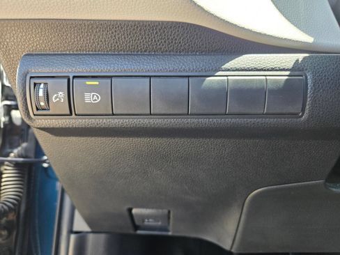 Used 2022 Toyota Corolla XSE FWD image 18