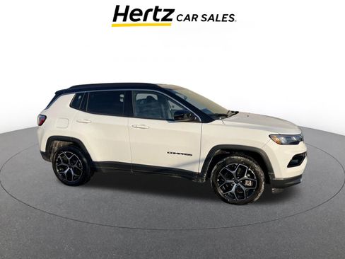 Used 2025 Jeep Compass Limited image 1