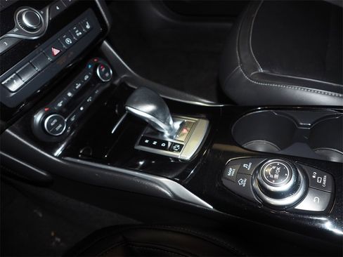 Used 2017 INFINITI QX30 Premium w/ Technology Package image 19