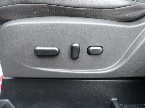 Used 2019 Ford Escape SEL image 12