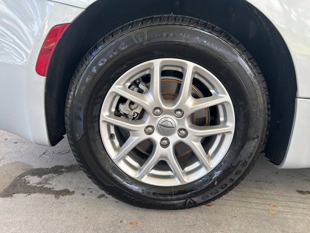 Used 2024 Chrysler Pacifica Touring-L FWD image 18