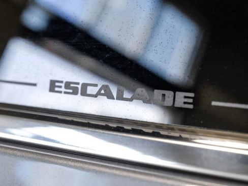 Used 2021 Cadillac Escalade ESV Premium Luxury AWD/4WD image 48