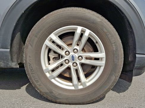 Used 2023 Ford Explorer XLT w/ Equipment Group 202A AWD/4WD image 11