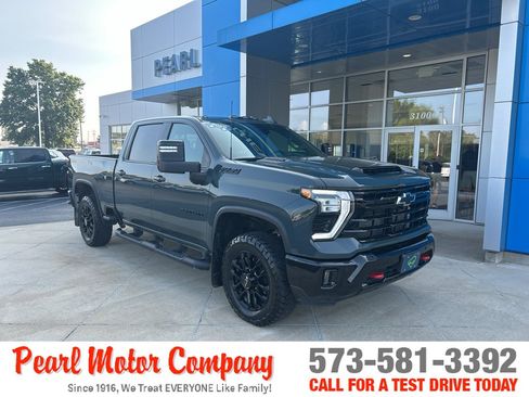 Used 2025 Chevrolet Silverado 2500 LTZ w/ LTZ Plus Package AWD/4WD image 1