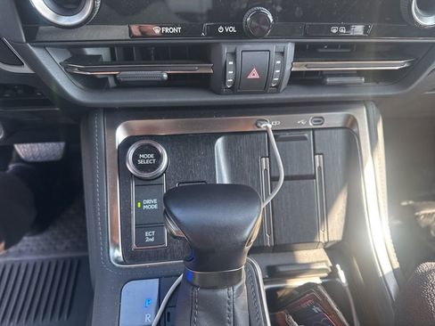 Used 2024 Lexus GX 550 w/ Accessory Package (Z1) image 12