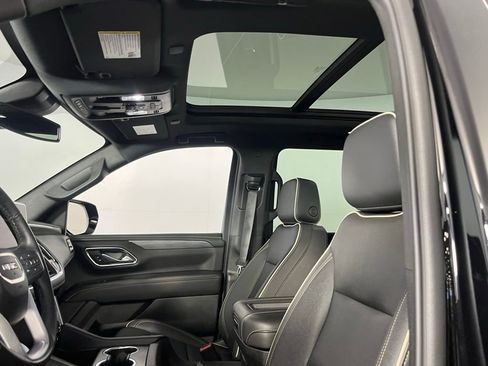 Used 2024 GMC Yukon XL SLT image 28