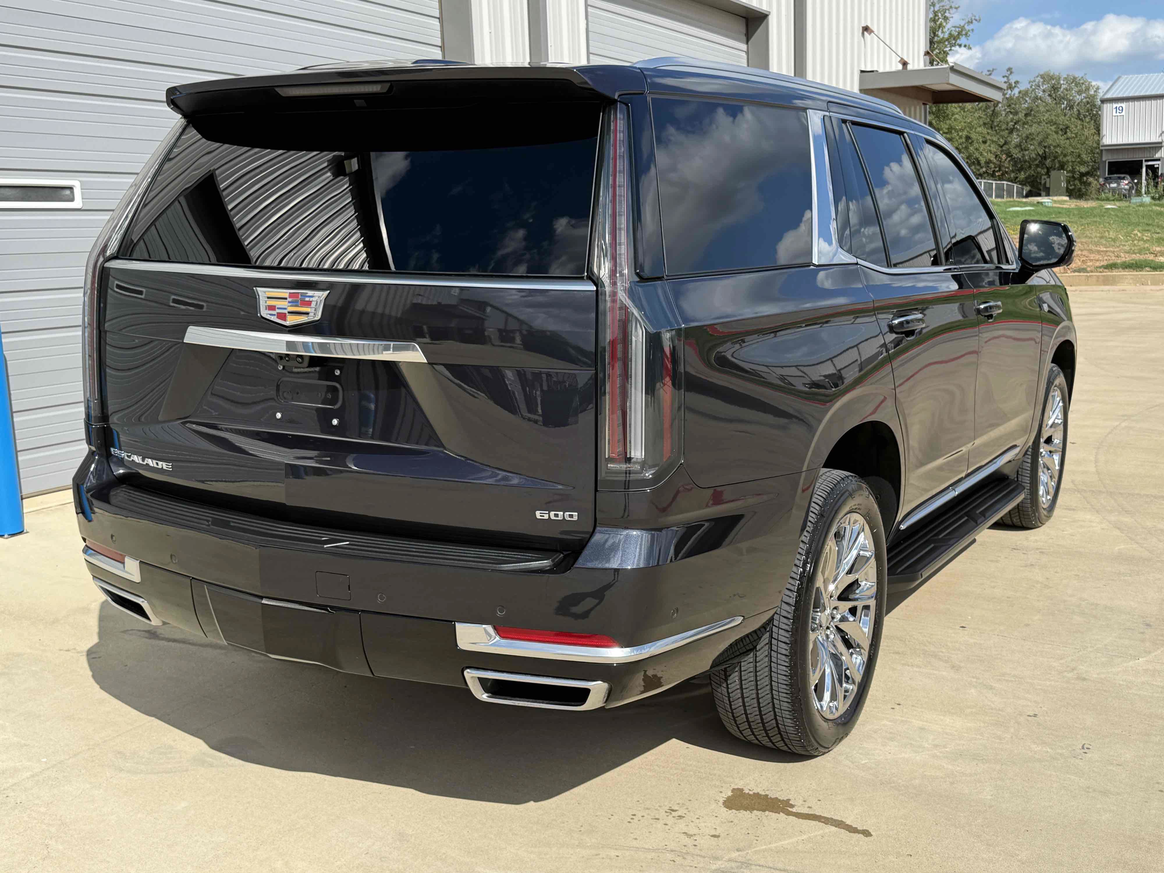 Used 2025 Cadillac Escalade Premium Luxury AWD/4WD image 34