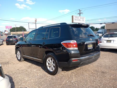 Used 2011 Toyota Highlander 4WD w/ Tech Pkg image 5