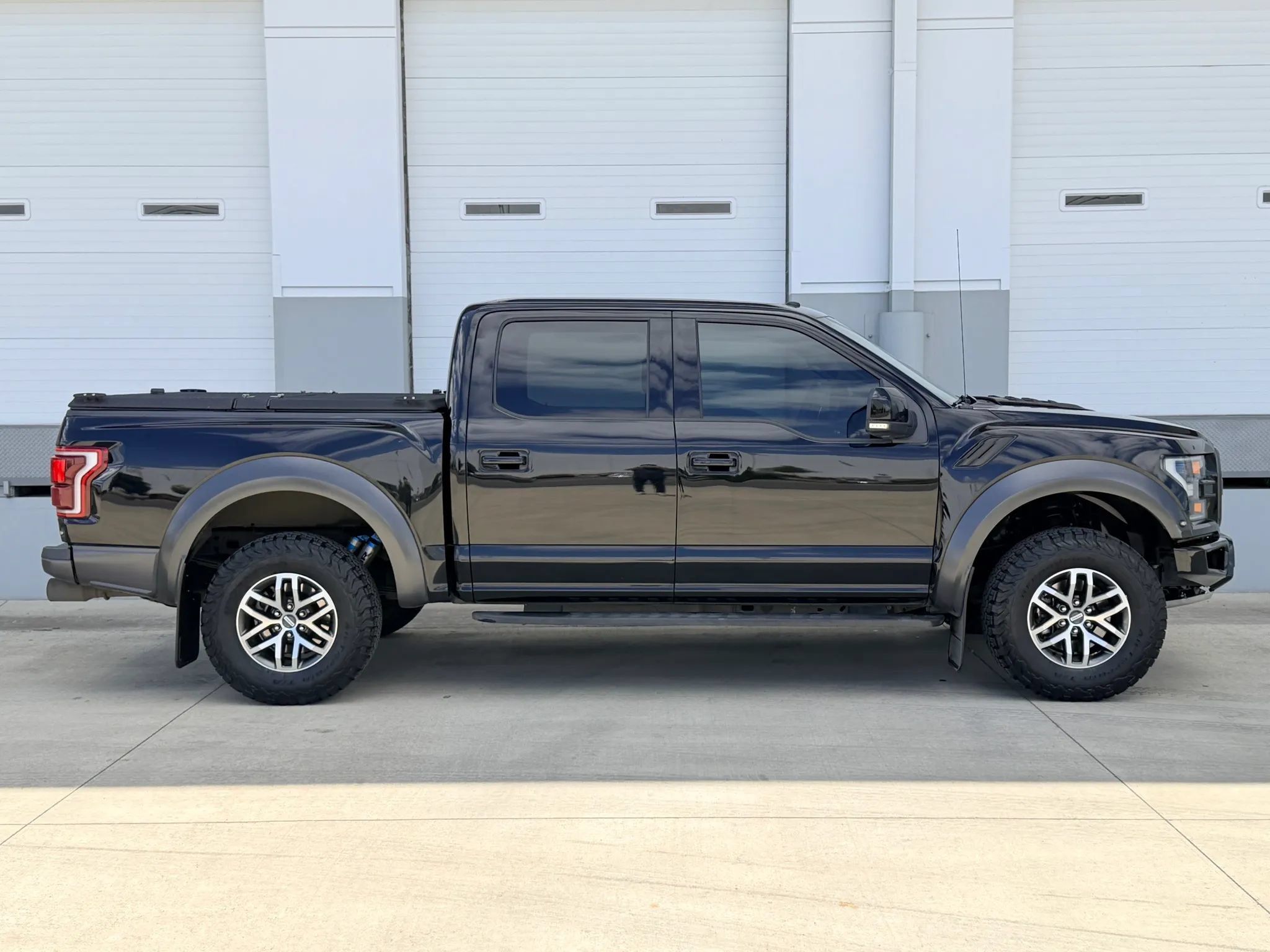 Used 2017 Ford F150 Raptor w/ Equipment Group 802A Luxury AWD/4WD image 6