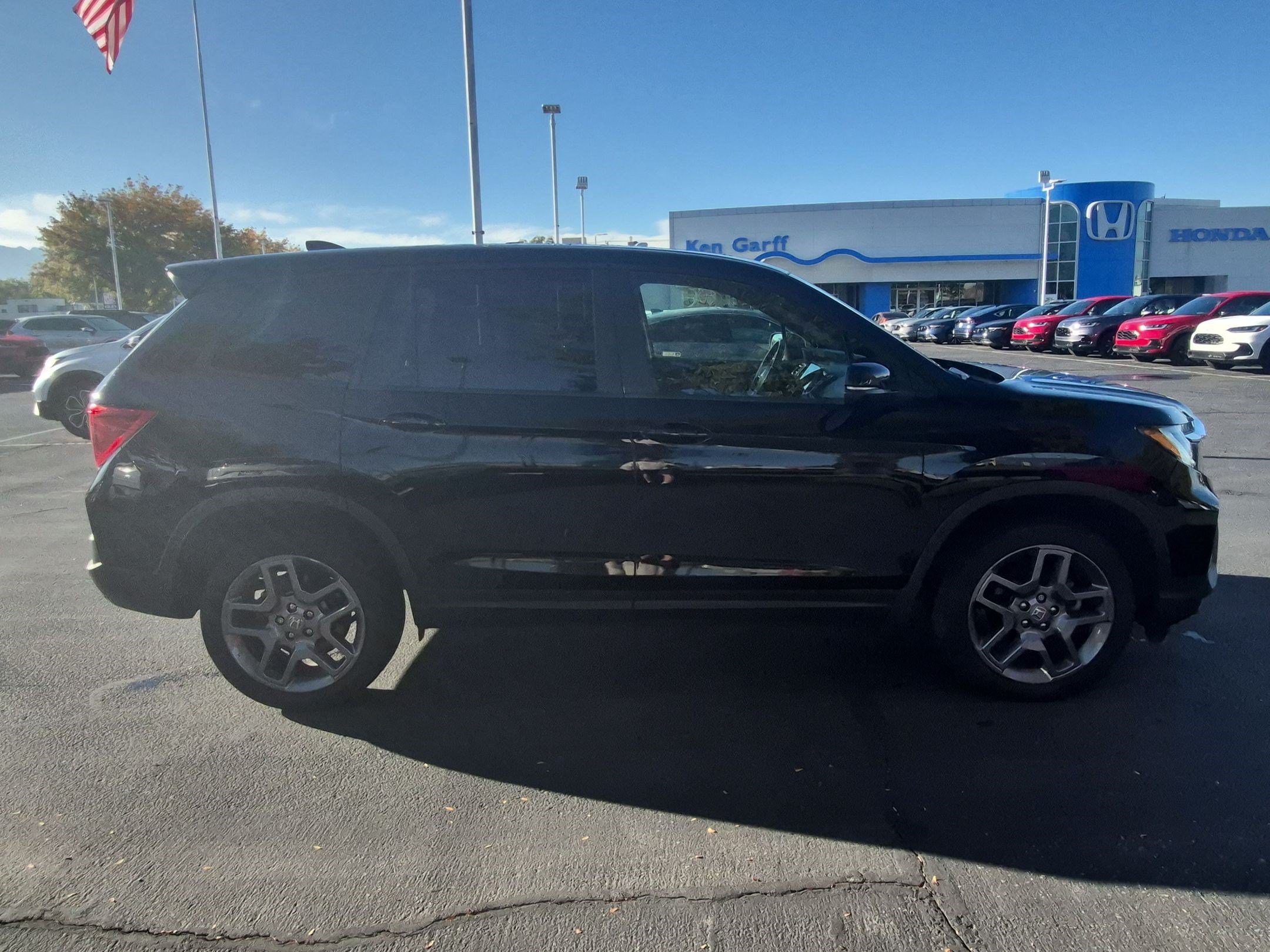 Used 2023 Honda Passport EX-L image 2